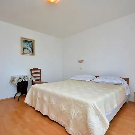 Tri Palme Podstrana